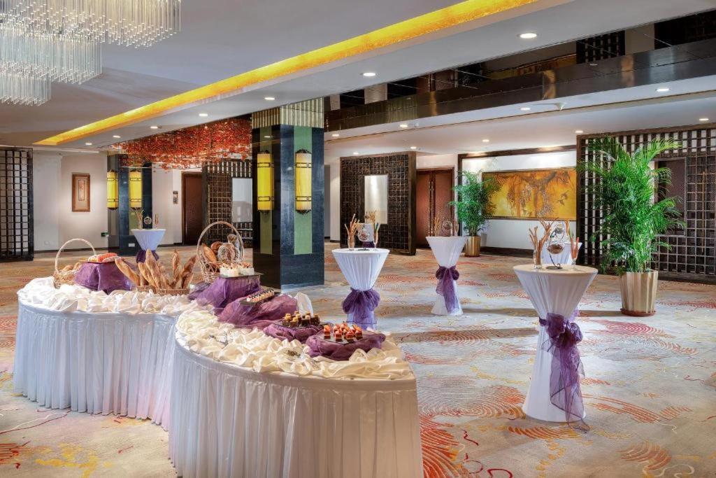 Radegast Cbd Khách sạn 5*