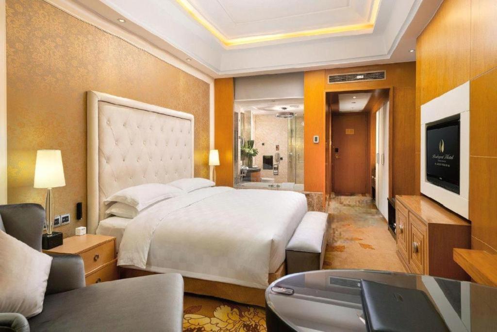 Radegast Cbd Khách sạn 5*