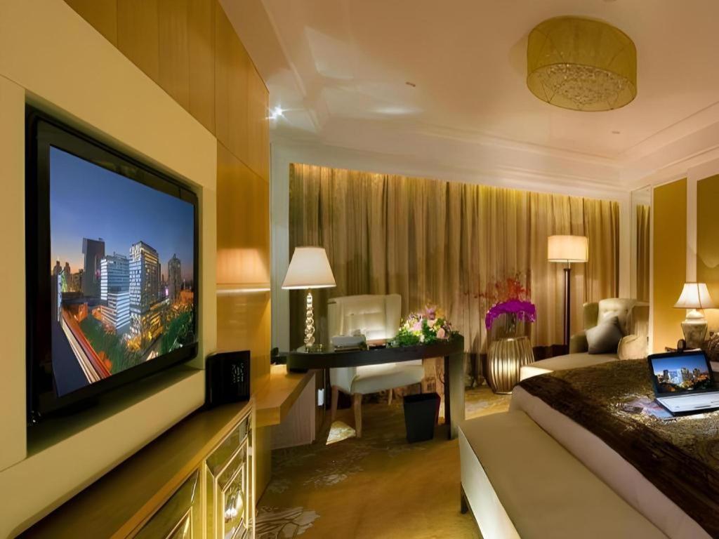 Radegast Cbd Khách sạn 5*